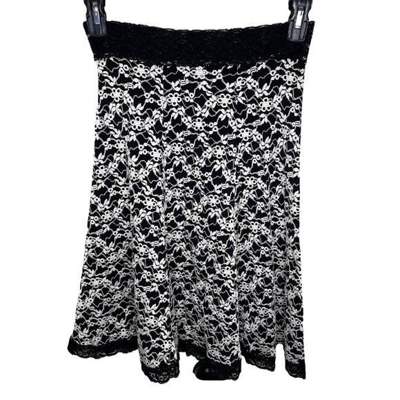 CAbi Skirt Black White Elastic Lace Floral Embroidered Size S Small Stretch - Picture 3 of 12